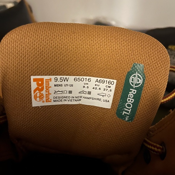 Timberland Tan and Black Boots Rugged Outdoor Style - Picture 3 of 4